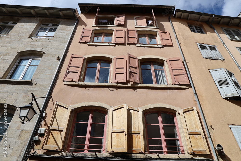 Obraz premium Bâtiment typique, vue de l'extérieur, ville de Le Puy en Velay, département de la Haute Loire, France