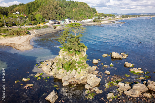 雨晴海岸・女岩と立山連峰（ドローンによる空撮） photo