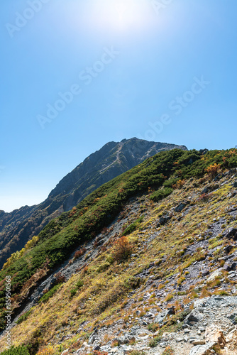 登山道から望む北岳 山梨県南アルプス市