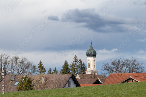 Kirche Sankt Leonhard in Bauerbach bei Weilheim in Oberbayern photo