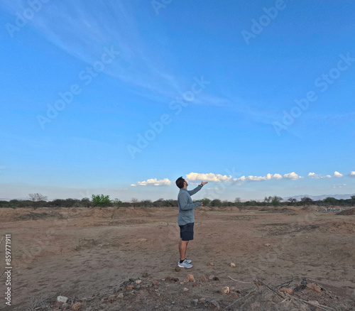 Estos saltos y estos atardeceres me hacen un hombre libre y vivo. Con las nubes y el sol de fondo soy feliz.