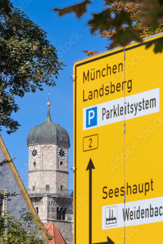 Wegweiser an Bundesstraße B2 Weilheim in Oberbayern photo