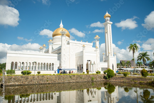 ブルネイダルサラームにあるオールドモスクのとても美しい風景Very beautiful scenery of the Old Mosque in Brunei Darussalam photo