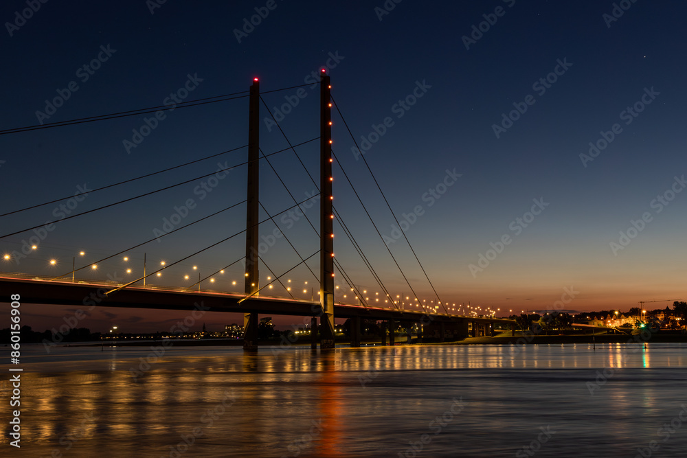 Obraz premium Düsseldorf nocą