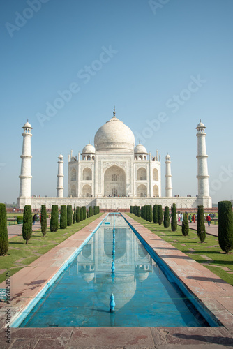 人生で一度は行ってみたいタージマハルのとても美しい風景The beautiful scenery of the Taj Mahal that you should visit at least once in your life photo