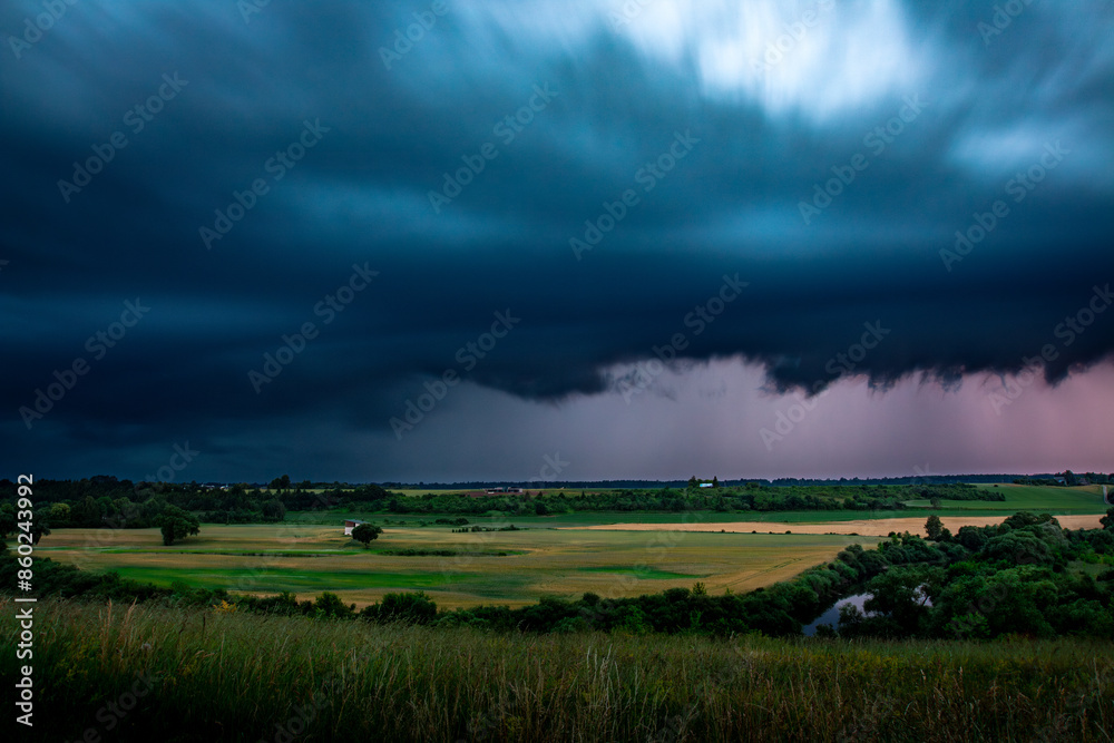 Oncoming rain and thunder, overhead cloud lightning Oncoming rain and thunder, overhead cloud lightning