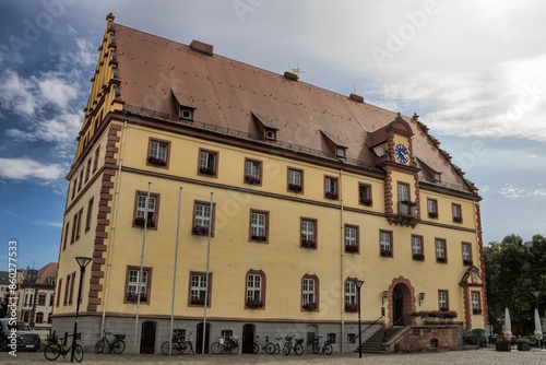 Obraz na płótnie eilenburg, deutschland - altes rathaus am marktplatz w salonie