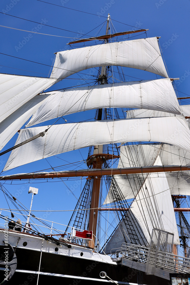 Obraz premium mast of a tall sailing ship