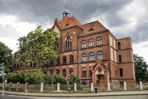 Obraz na płótnie tangerhütte, deutschland - altes gymnasium in der altstadt w salonie