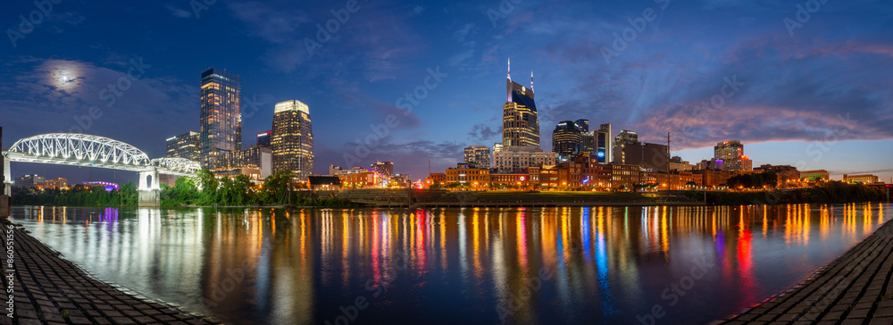 Fototapeta premium Nashville skyline reflecting in the Cumberland River at twilight