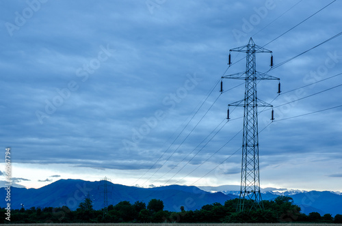vista su traliccio dell'alta tensione