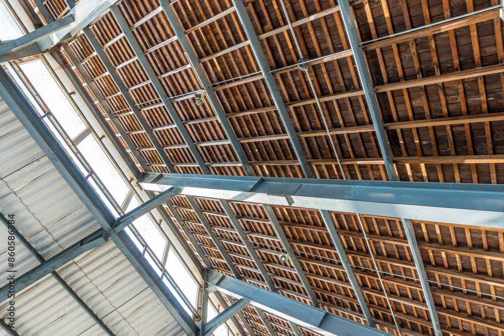 Wood and steel roof frame structures for building construction Wood and steel roof frame structures for building construction