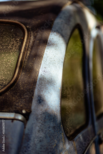 Foto Detail of a vintage French Citroen 2CV out of use