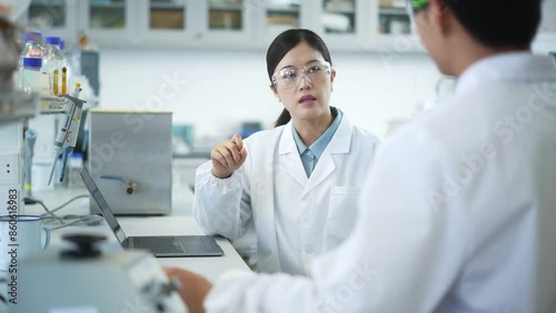 Wallpaper Mural doctor coworking with tablet in lab Torontodigital.ca