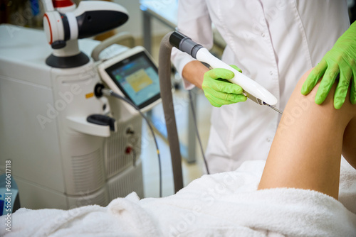 Foto Laser rejuvenation procedure for vaginal walls