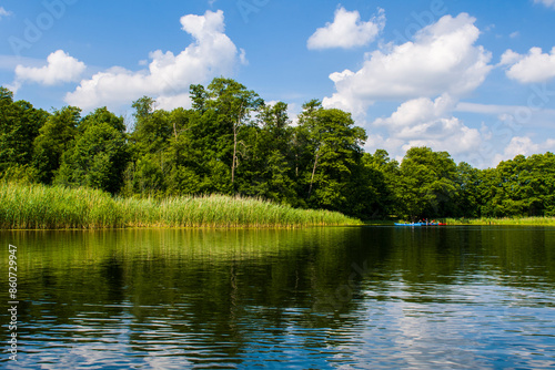 Fototapeta Naklejka Na Ścianę i Meble -  Spływ kajakowy jeziorem Marozka