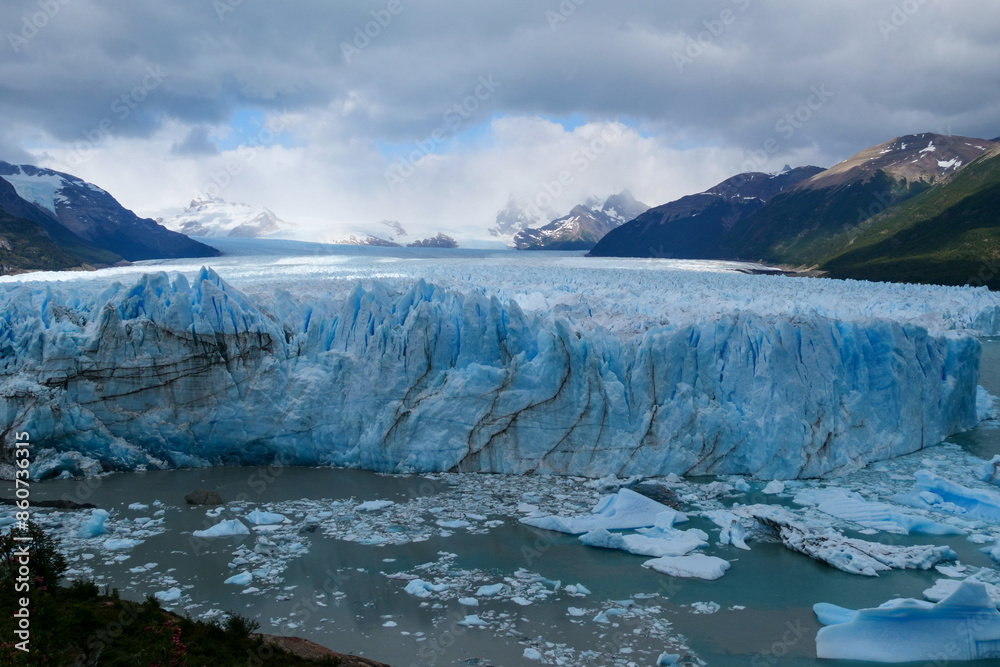 Obraz premium View of Perito Moreno Glacier with pieces of ice floating in the water, Los Glaciares National Park, Argentina