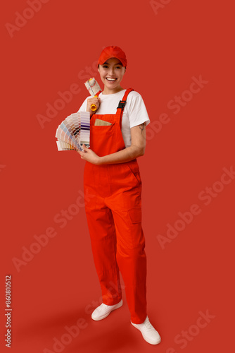 Female painter with color p...