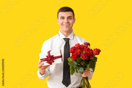 Handsome man with gift box ...