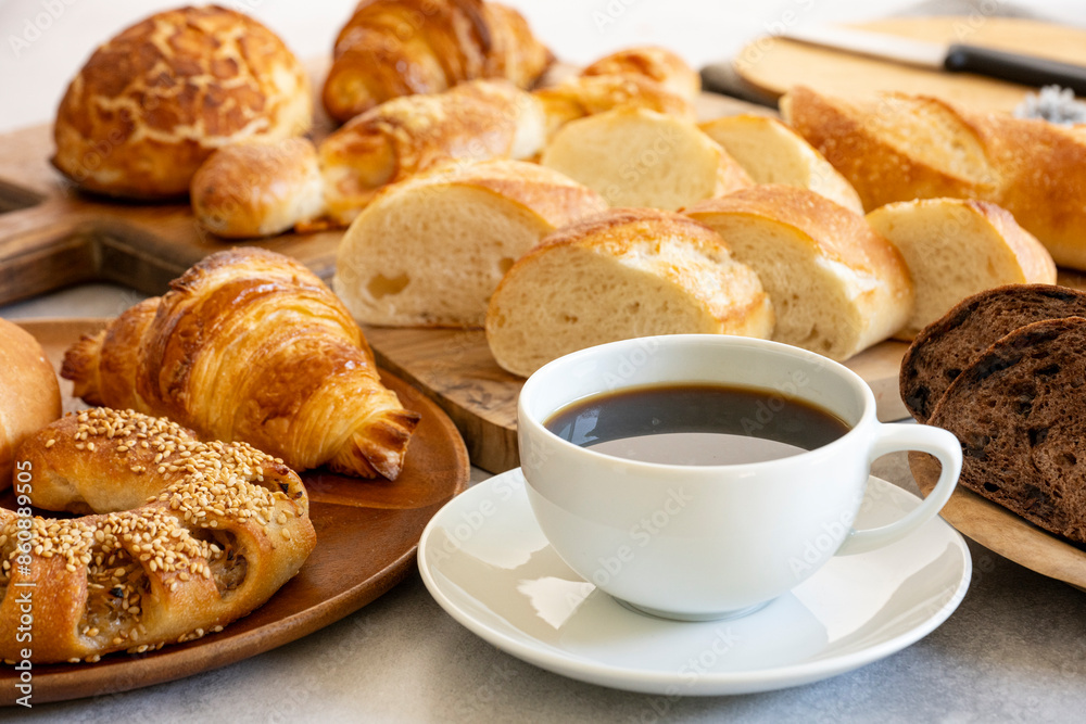 焼きたてのパンと淹れたてのコーヒー 焼きたてのパンと淹れたてのコーヒー