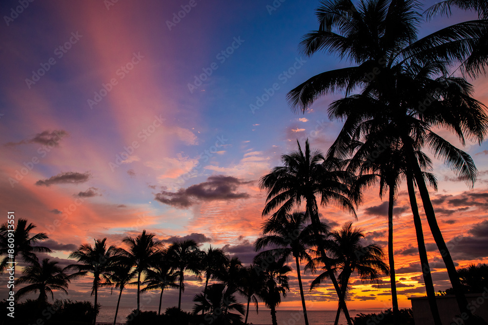 Naklejka premium Beautiful beach. Sunrise, summer