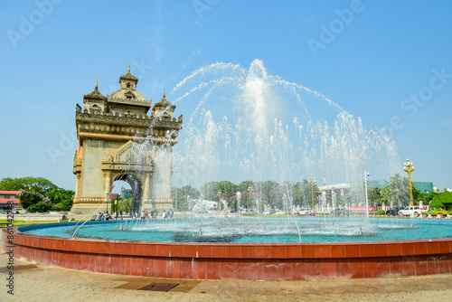 ラオスの首都ヴィエンチャンにあるパトゥーサイの美しい風景Beautiful scenery of Patuxai in Vientiane, the capital of Laos photo