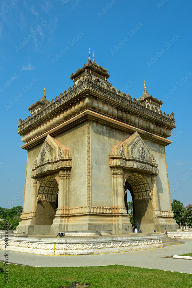 ラオスの首都ヴィエンチャンにあるパトゥーサイの美しい風景Beautiful scenery of Patuxai in Vientiane, the capital of Laos ラオスの首都ヴィエンチャンにあるパトゥーサイの美しい風景Beautiful scenery of Patuxai in Vientiane, the capital of Laos