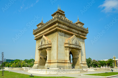 ラオスの首都ヴィエンチャンにあるパトゥーサイの美しい風景Beautiful scenery of Patuxai in Vientiane, the capital of Laos photo