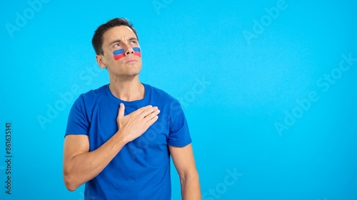 Φωτογραφία Man listening to the Haiti national anthem with solemnity