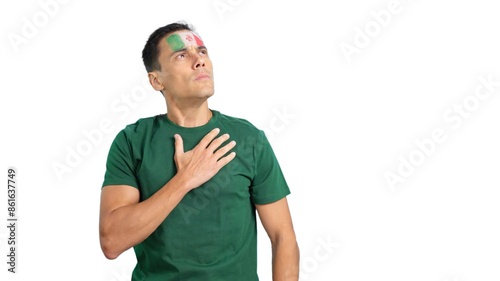 Принти на полотні Man listening to the Mexico national anthem with solemnity