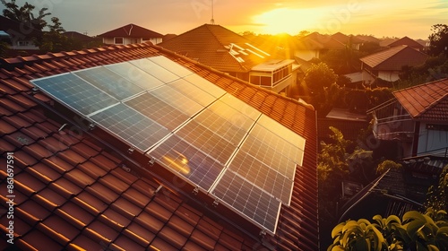 Pannelli solari su un tetto al tramonto, rappresentando la sostenibilità e l'energia rinnovabile nelle aree urbane. photo