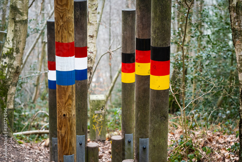 Grenzpfähle an der Deutsch-Niederländischen Grenze in Aachen/Vaals, Symbolbild photo