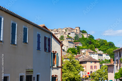 Village médiéval de Cordes-sur-Ciel, parmi les plus beaux de France, depuis le bourg moderne