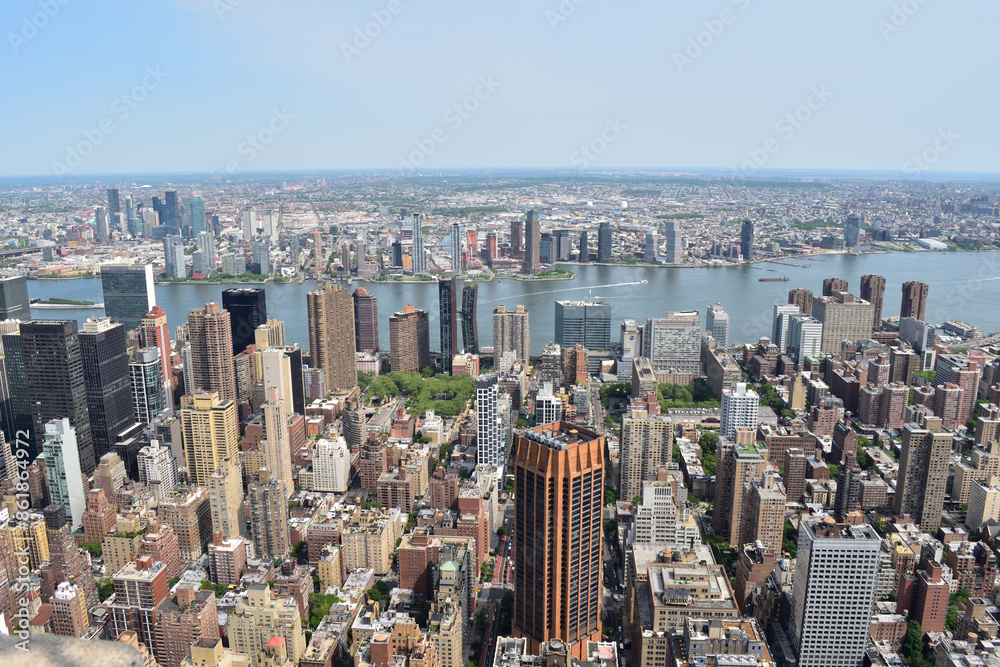 Panoramic aerial shot from the Empire State Building showing East Manhattan's skyline and the East River, highlighting New York's urban density Panoramic aerial shot from the Empire State Building showing East Manhattan's skyline and the East River, highlighting New York's urban density