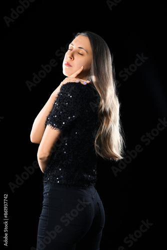Beautiful young woman on bl...