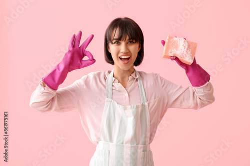Young woman with sponge sho...