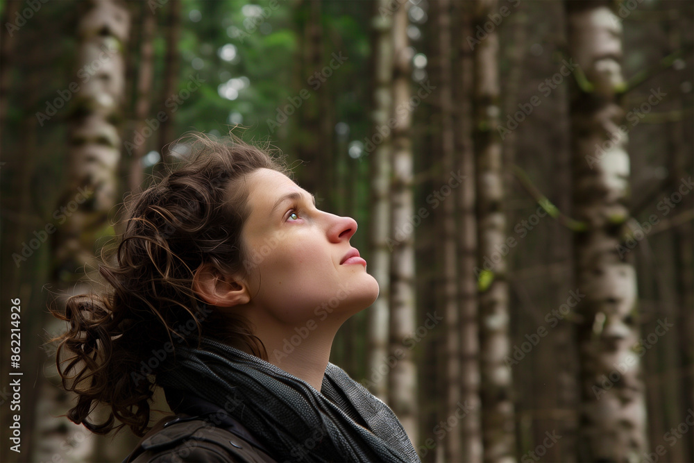 Woman in the forest Surrounded by autumn trees Revealing the beauty of nature concept Woman in the forest Surrounded by autumn trees Revealing the beauty of nature concept