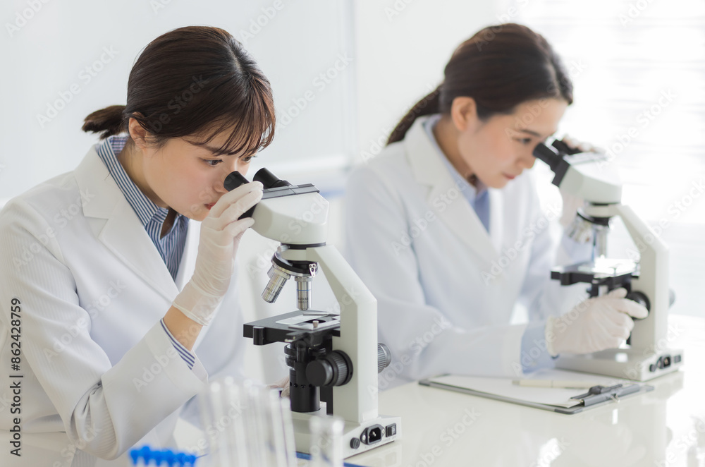 白衣の女性 白衣の女性