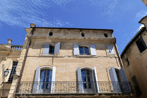 bâtiment ancien à Uzes