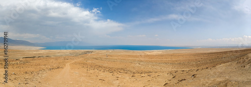 Cuadro en lienzo Very large panoramic view of lake Pelku or Pelkhu, or Paiku on the Tibetan Plate