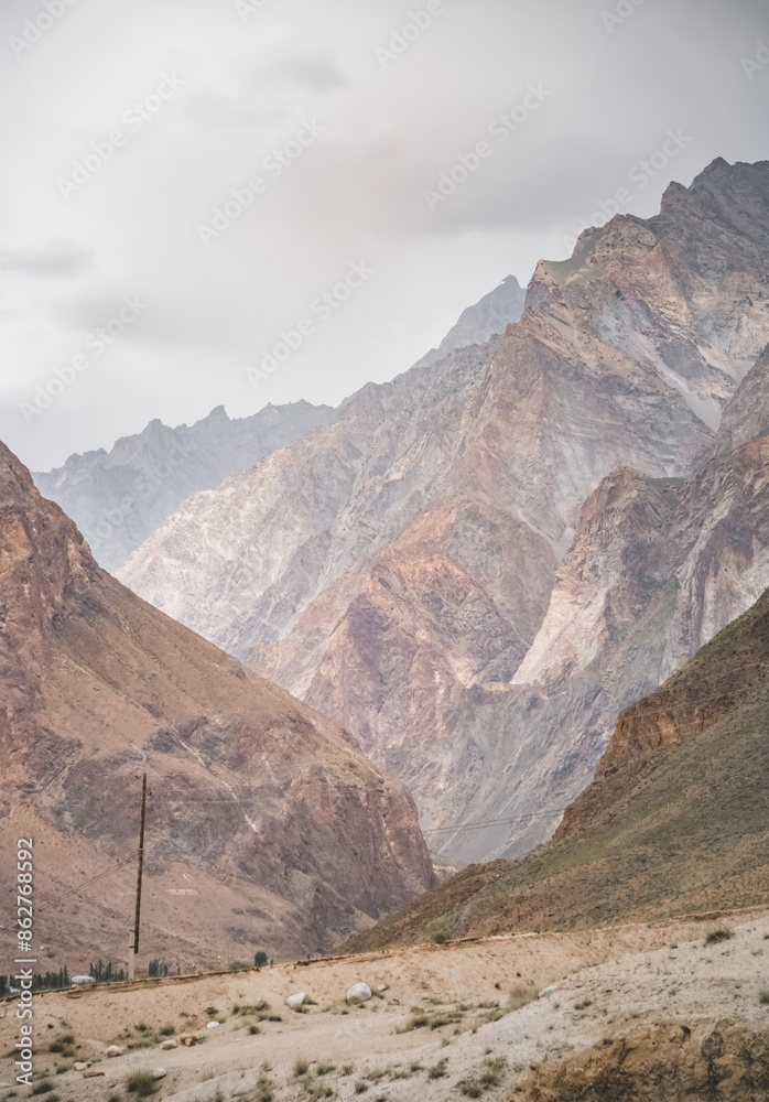 Obraz premium Rocky red, russet, orange and brown mountains and cliffs in the Pamirs in the mountains of Tajikistan
