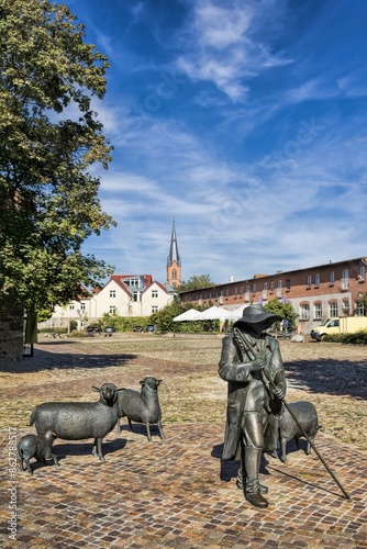 Obraz na płótnie wolmirstedt, deutschland - skulpturengruppe auf dem gelände der schlossdomäne w salonie