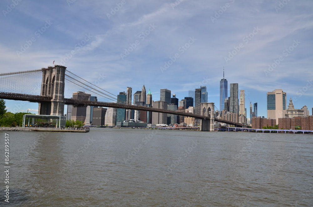 BROOKLYN BRIDGE ET ÎLE DE MANHATTAN VUE DU QUARTIER DE BROOKLYN BROOKLYN BRIDGE ET ÎLE DE MANHATTAN VUE DU QUARTIER DE BROOKLYN