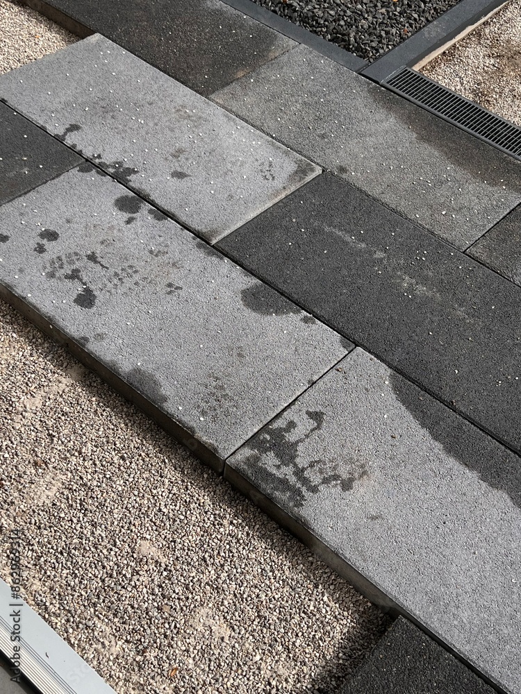 Laying large-format concrete stone slabs in the entrance area Laying large-format concrete stone slabs in the entrance area