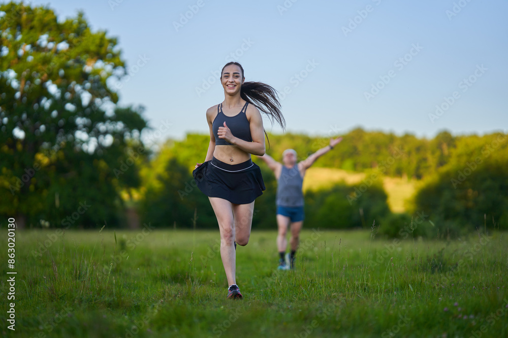 Obraz premium Fitness couple jogging in the forest