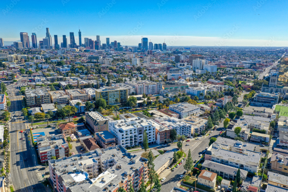 Naklejka premium Aerial View of Los Angeles and Downtown Skyline
