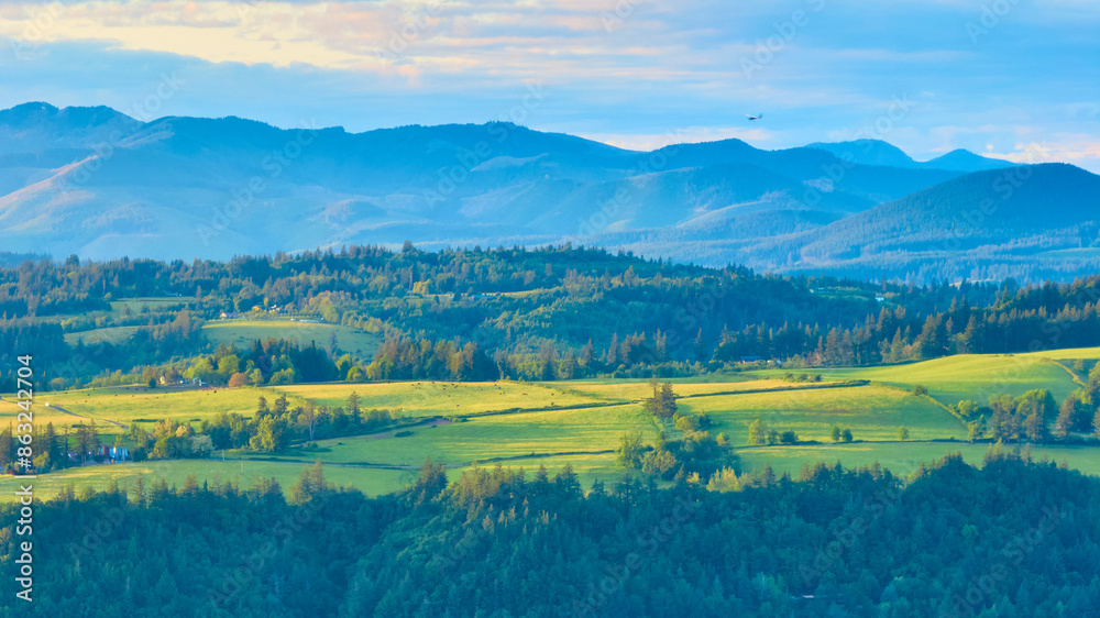 Obraz premium Aerial View of Columbia Gorge at Golden Hour