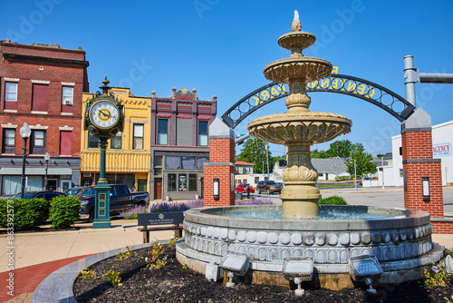 Fotografi Historic Fountain and Clock Tower in Downtown Huntington Indiana - Street Level