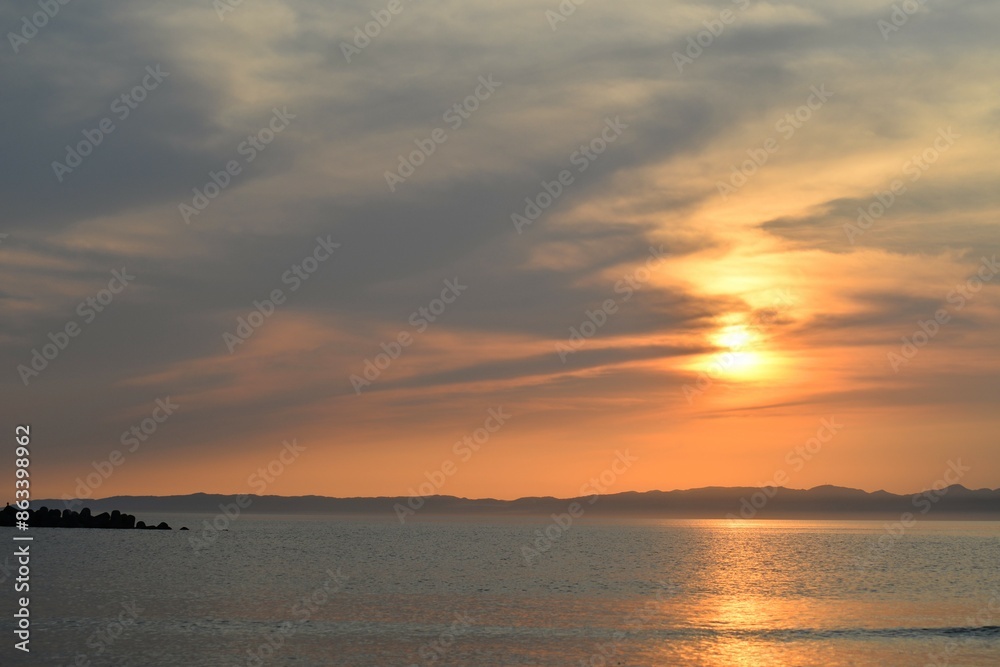 Fototapeta premium 情緒的な夕空（日本海の日没）
