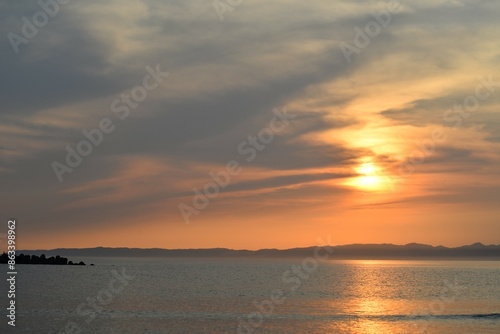 情緒的な夕空（日本海の日没）